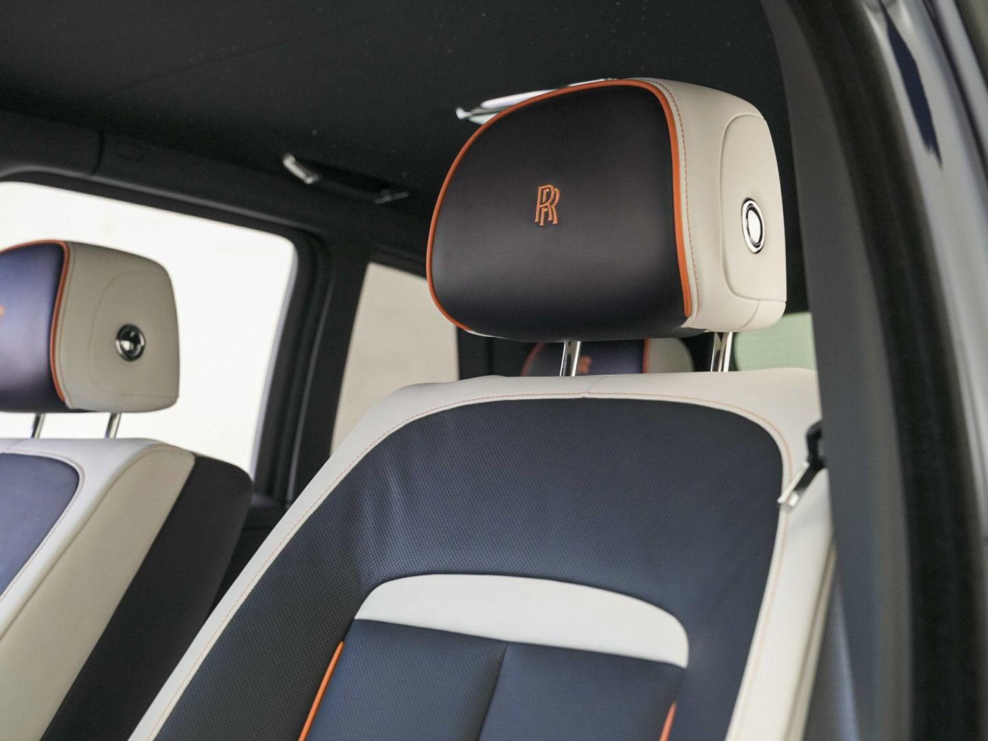 New 2026 Rolls-Royce Cullinan Black Badge image 12