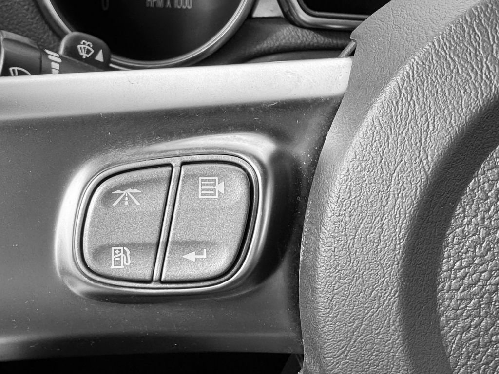 Used 2004 Chevrolet SSR Base w/ Preferred Equipment Group image 23