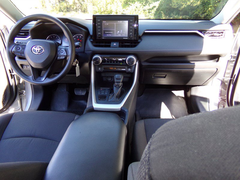 Used 2021 Toyota RAV4 LE AWD/4WD image 23