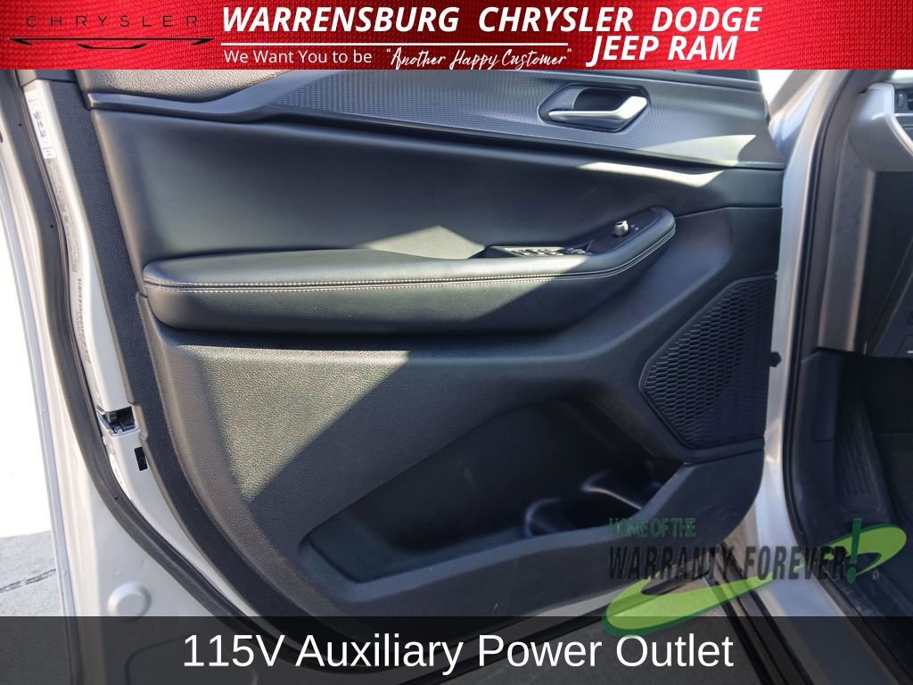 Used 2023 Jeep Grand Cherokee L Laredo image 15