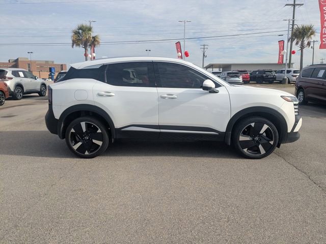 Used 2025 Nissan Kicks SR image 2