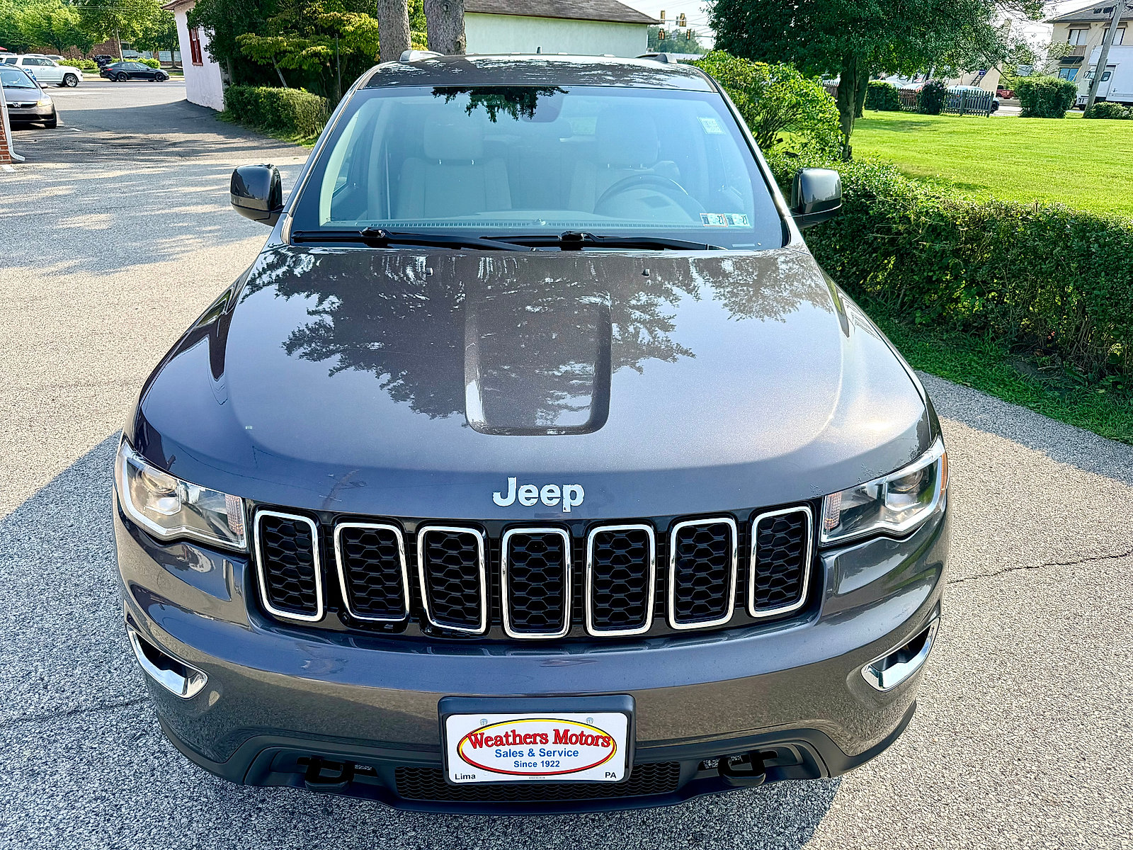 Used 2018 Jeep Grand Cherokee Laredo AWD/4WD image 10