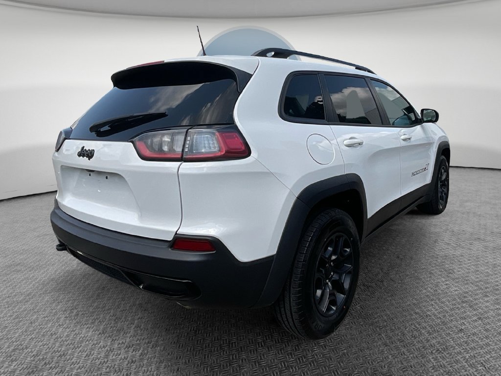 Used 2022 Jeep Cherokee Latitude AWD/4WD image 3
