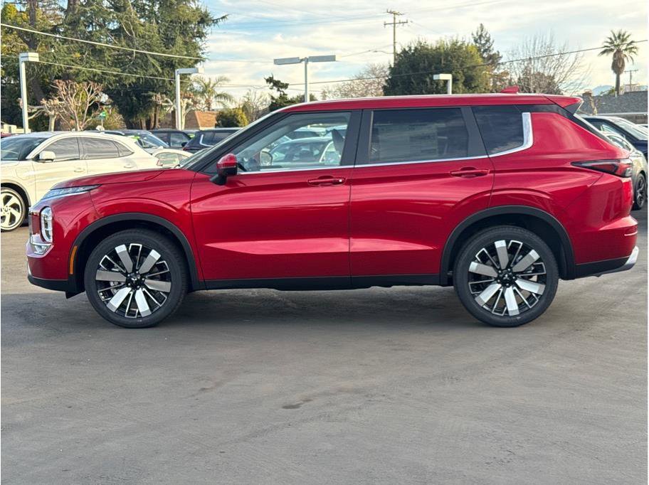 New 2026 Mitsubishi Outlander LE image 11