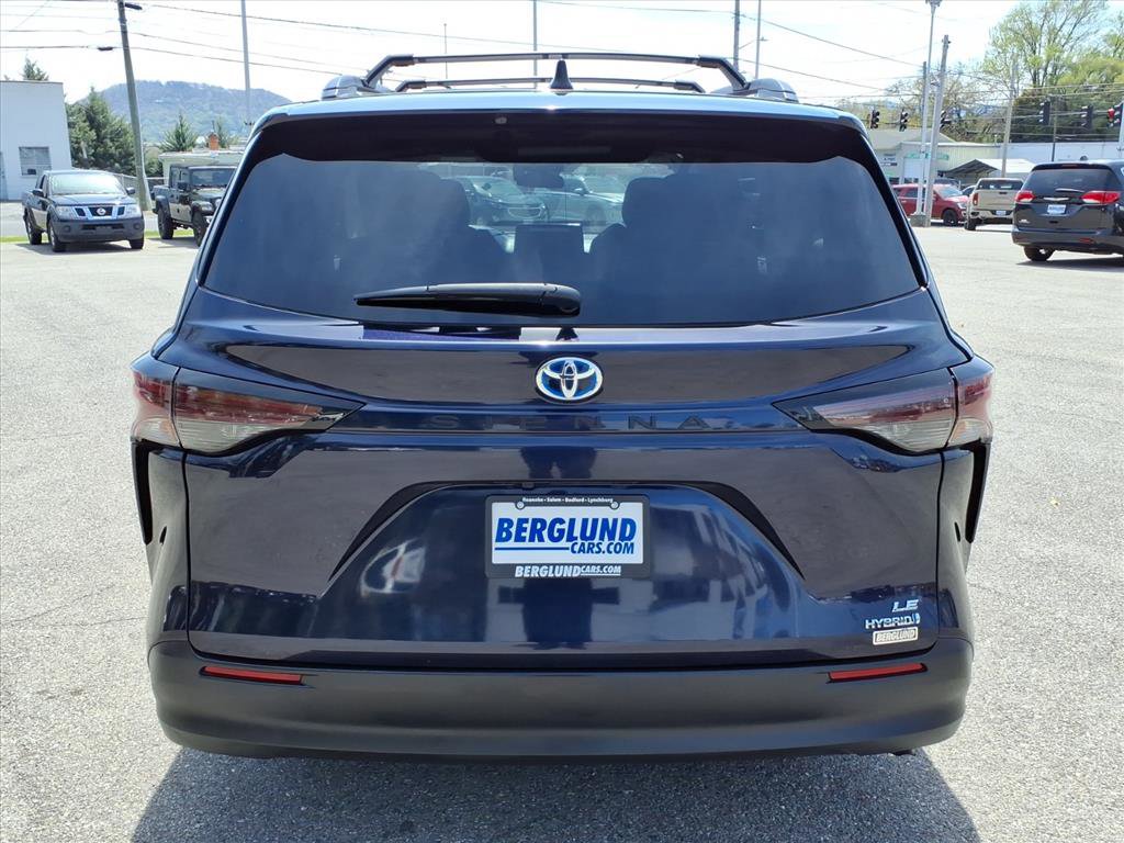 Used 2024 Toyota Sienna LE FWD image 5