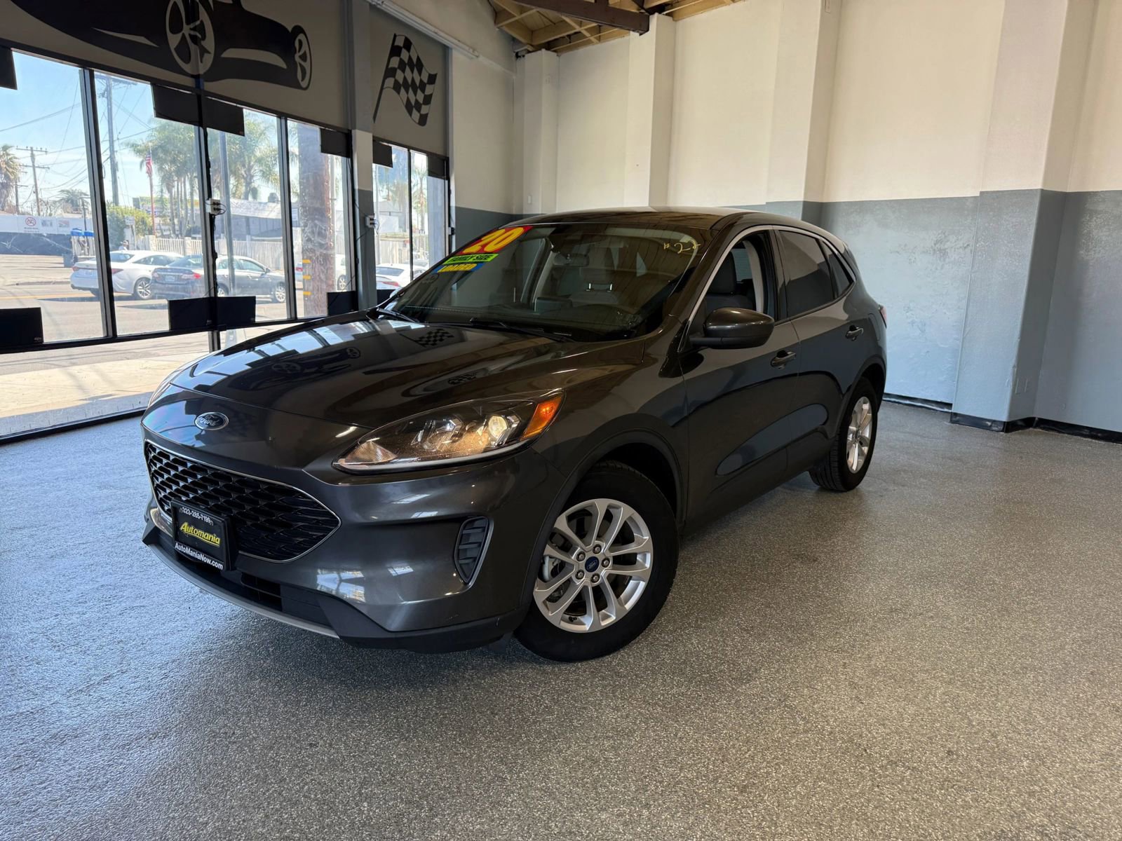 Used 2020 Ford Escape SE image 3