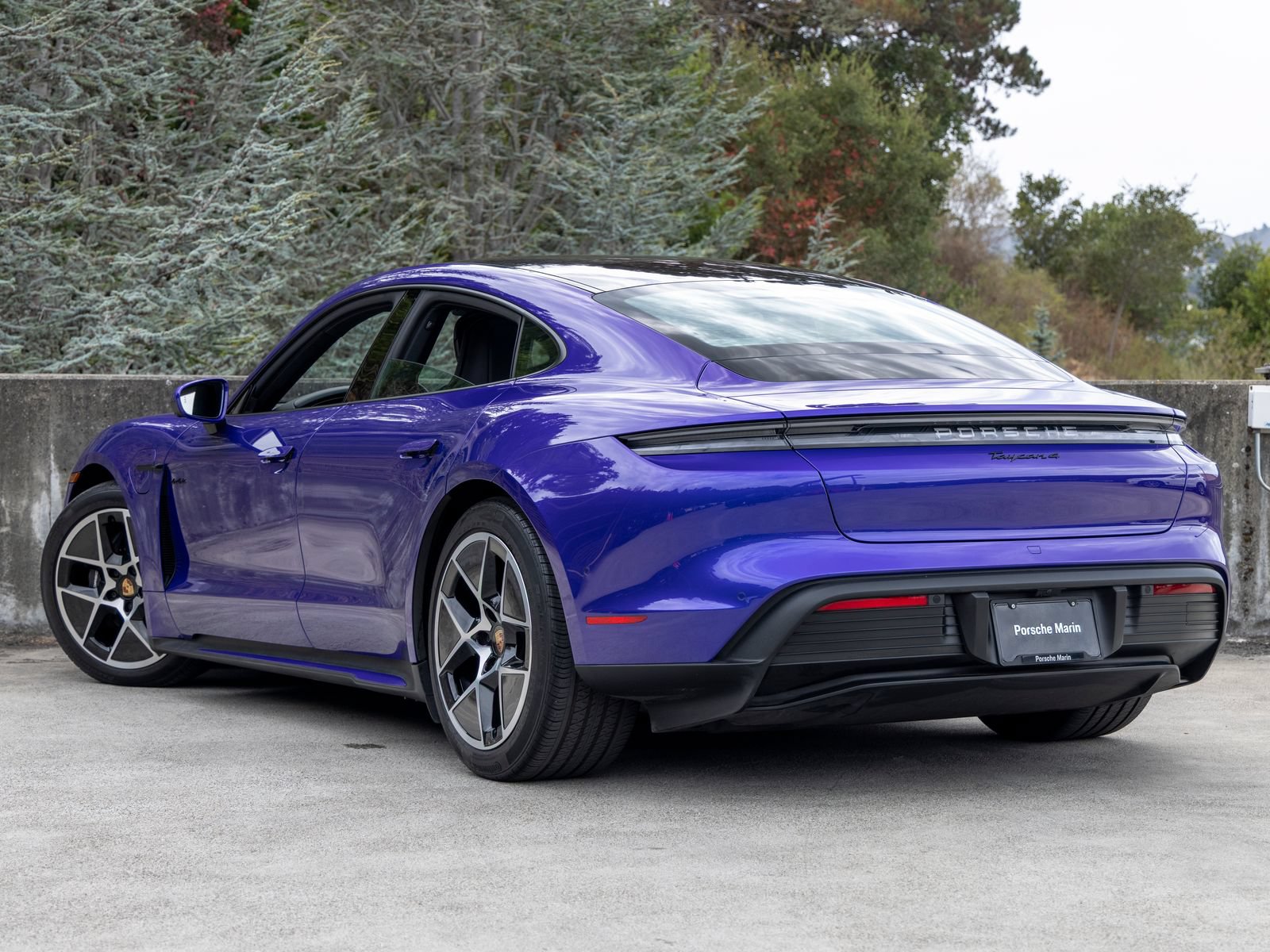 Certified 2025 Porsche Taycan AWD/4WD image 3