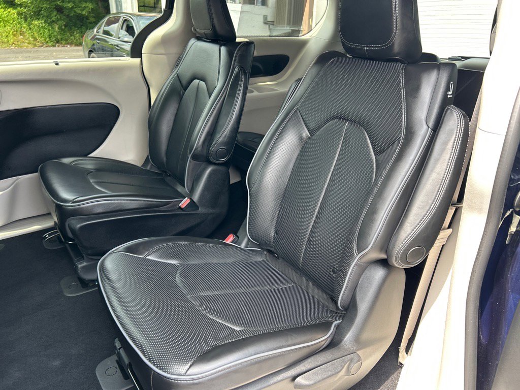 Used 2020 Chrysler Pacifica Limited image 9