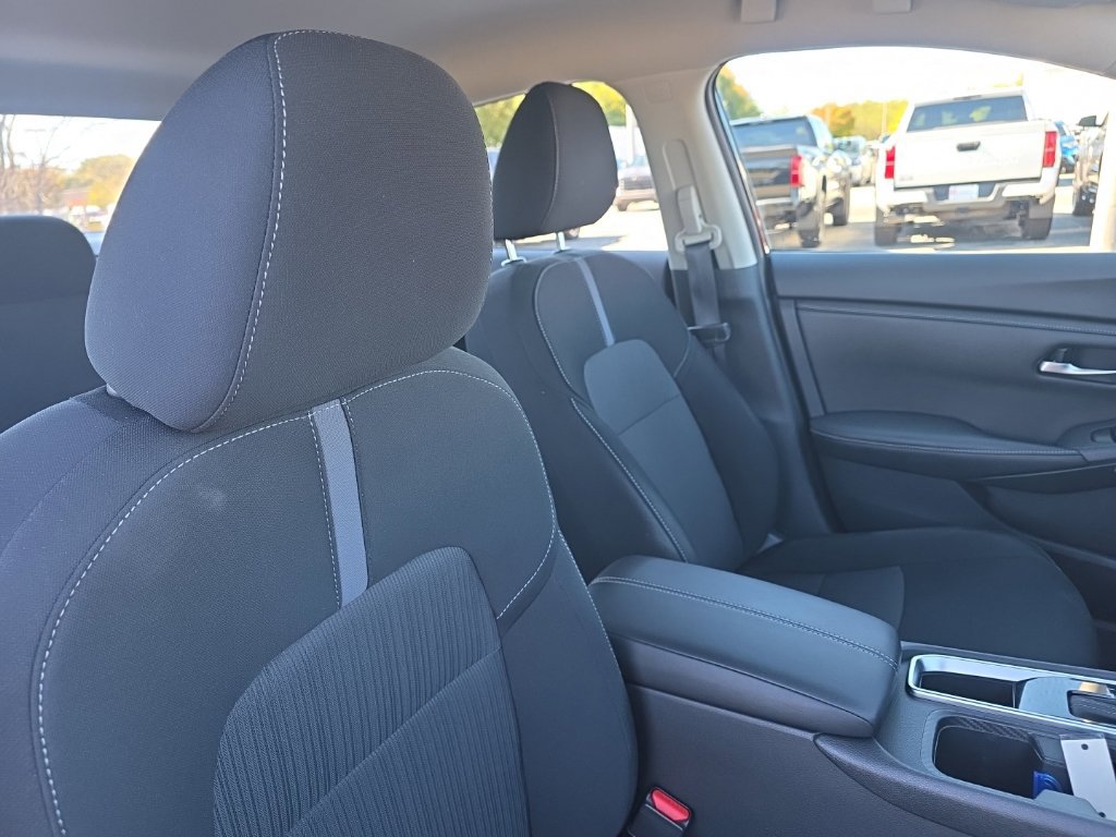 Used 2024 Nissan Sentra SV FWD image 9