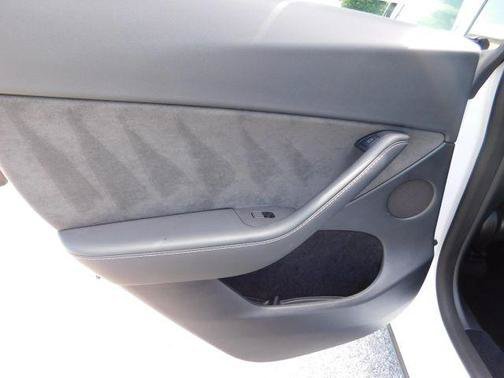 Used 2023 Tesla Model Y Long Range AWD/4WD image 12