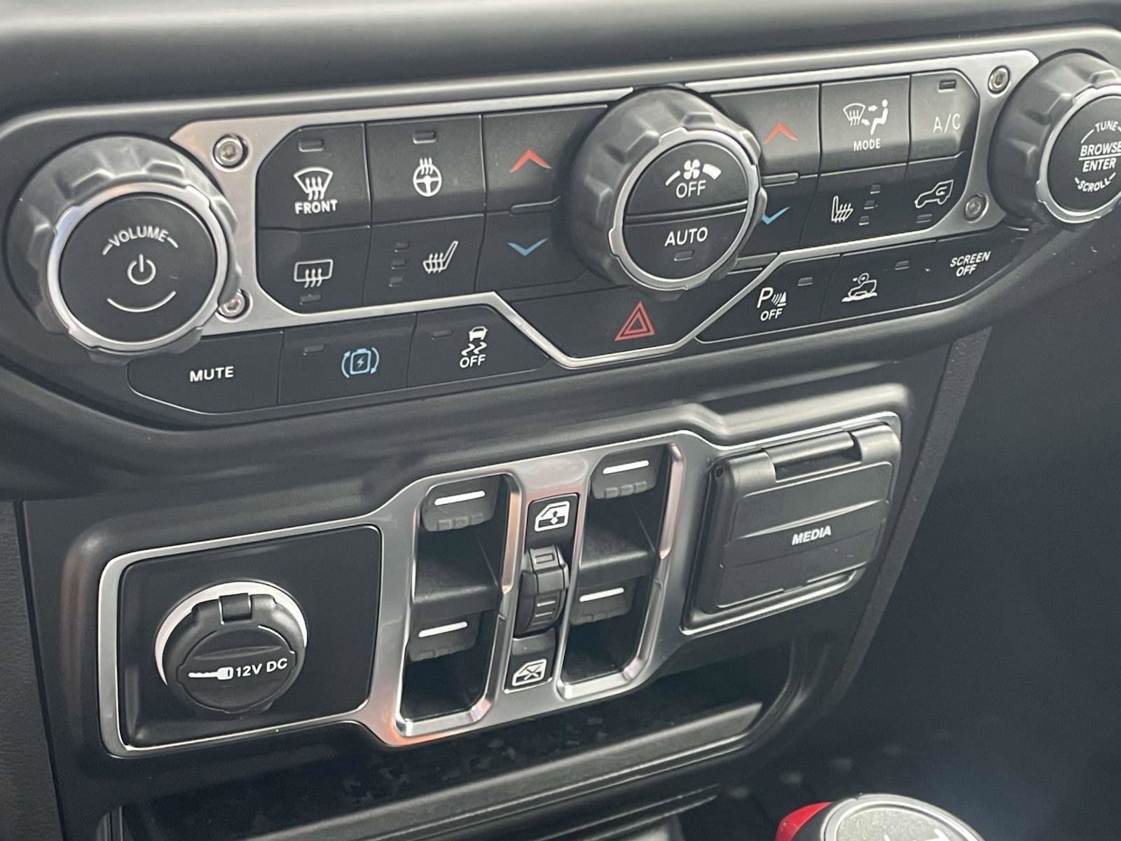 Used 2021 Jeep Wrangler Unlimited Sahara w/ Cold Weather Group image 8