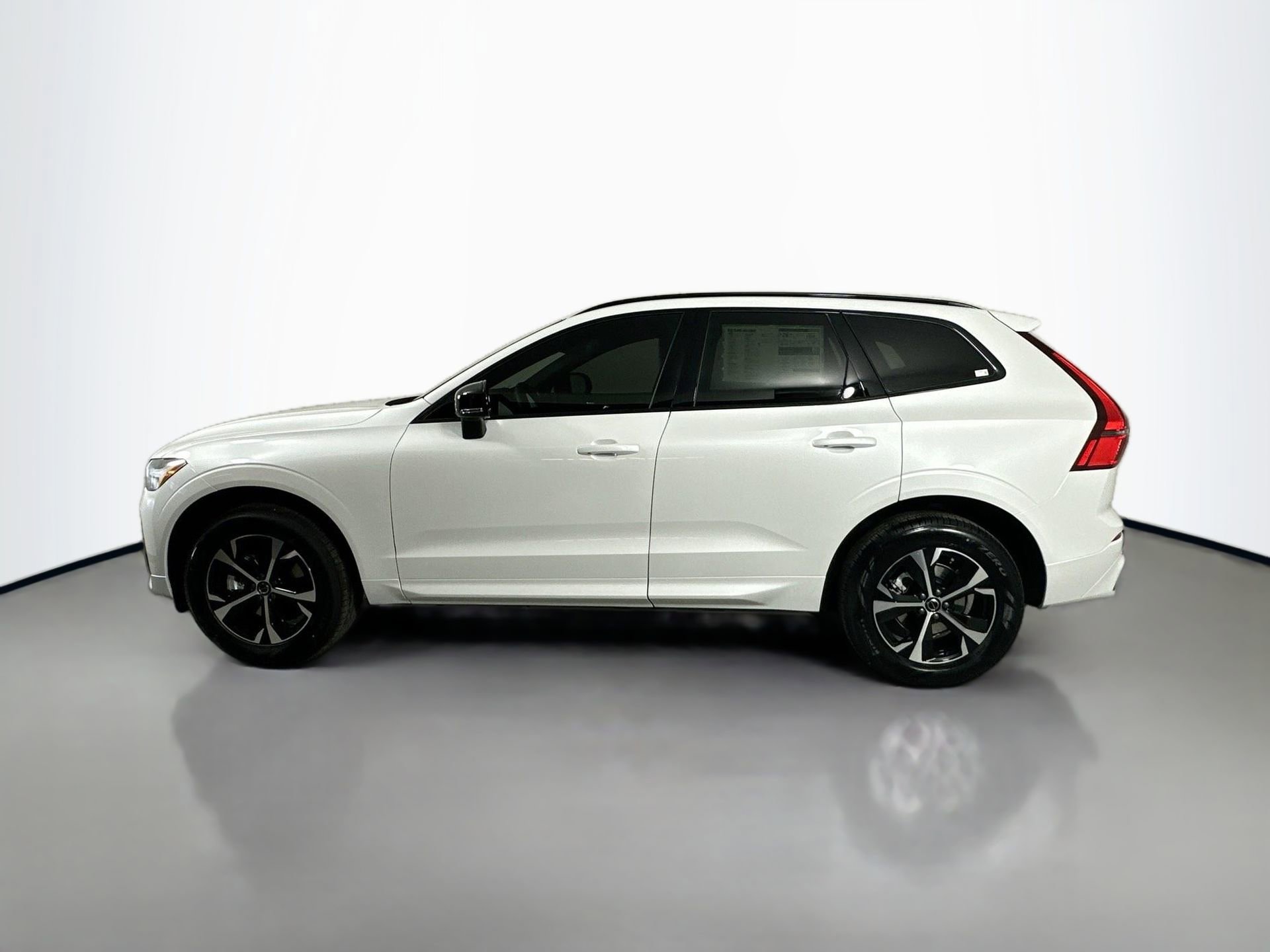 Used 2026 Volvo XC60 B5 Core AWD/4WD image 9