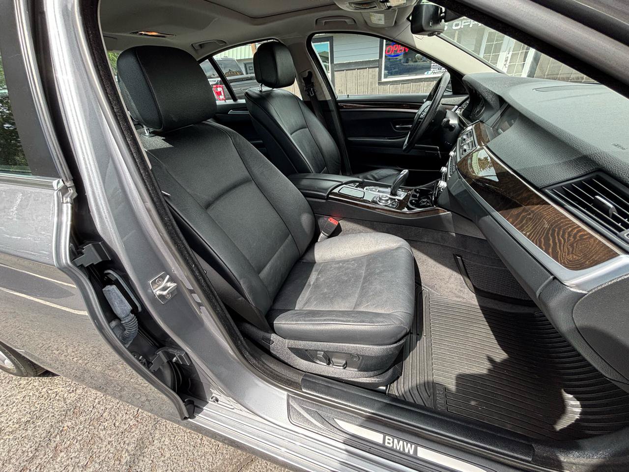 Used 2012 BMW 528i xDrive Sedan AWD/4WD image 9