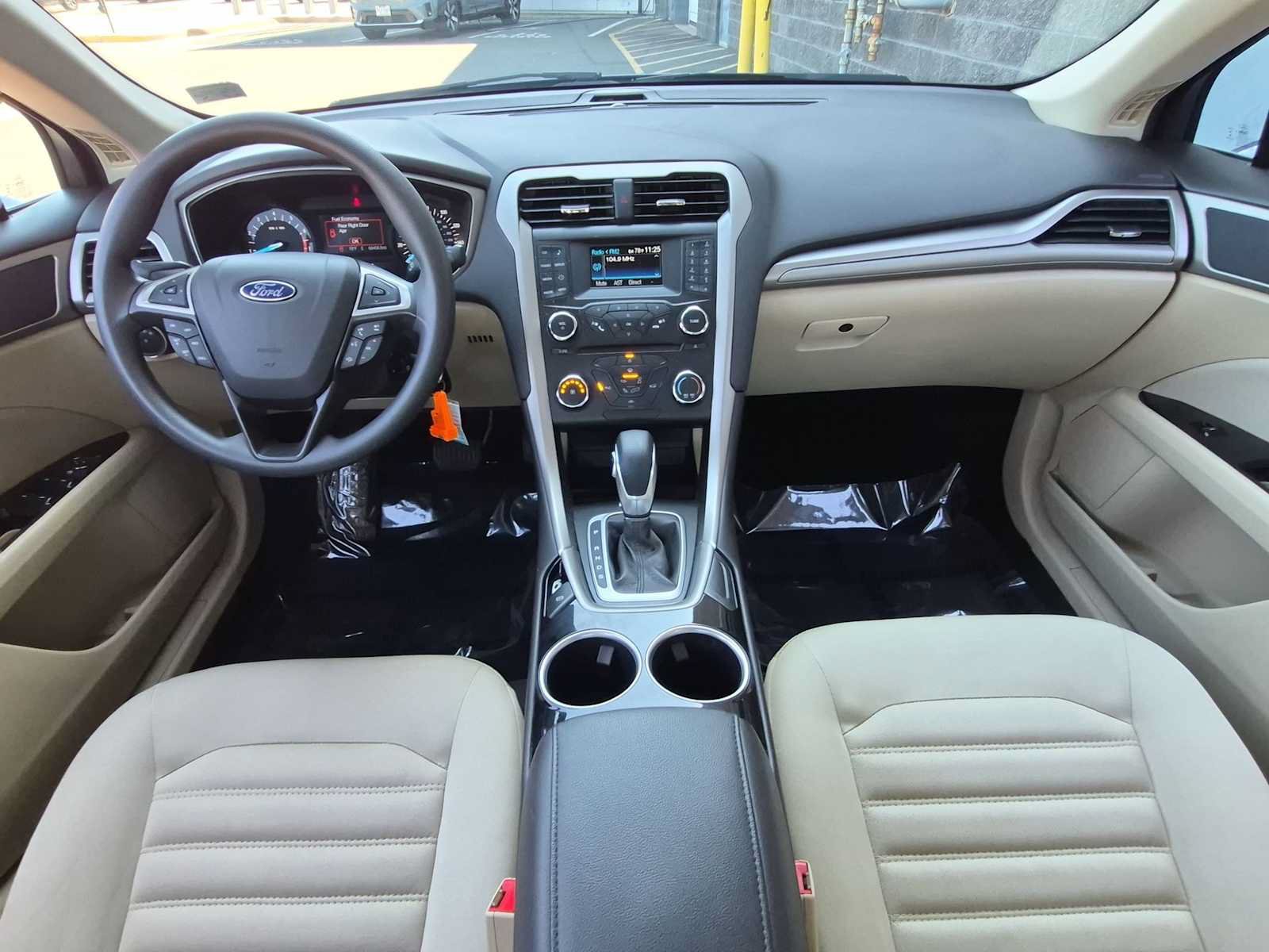 Used 2014 Ford Fusion SE FWD image 15