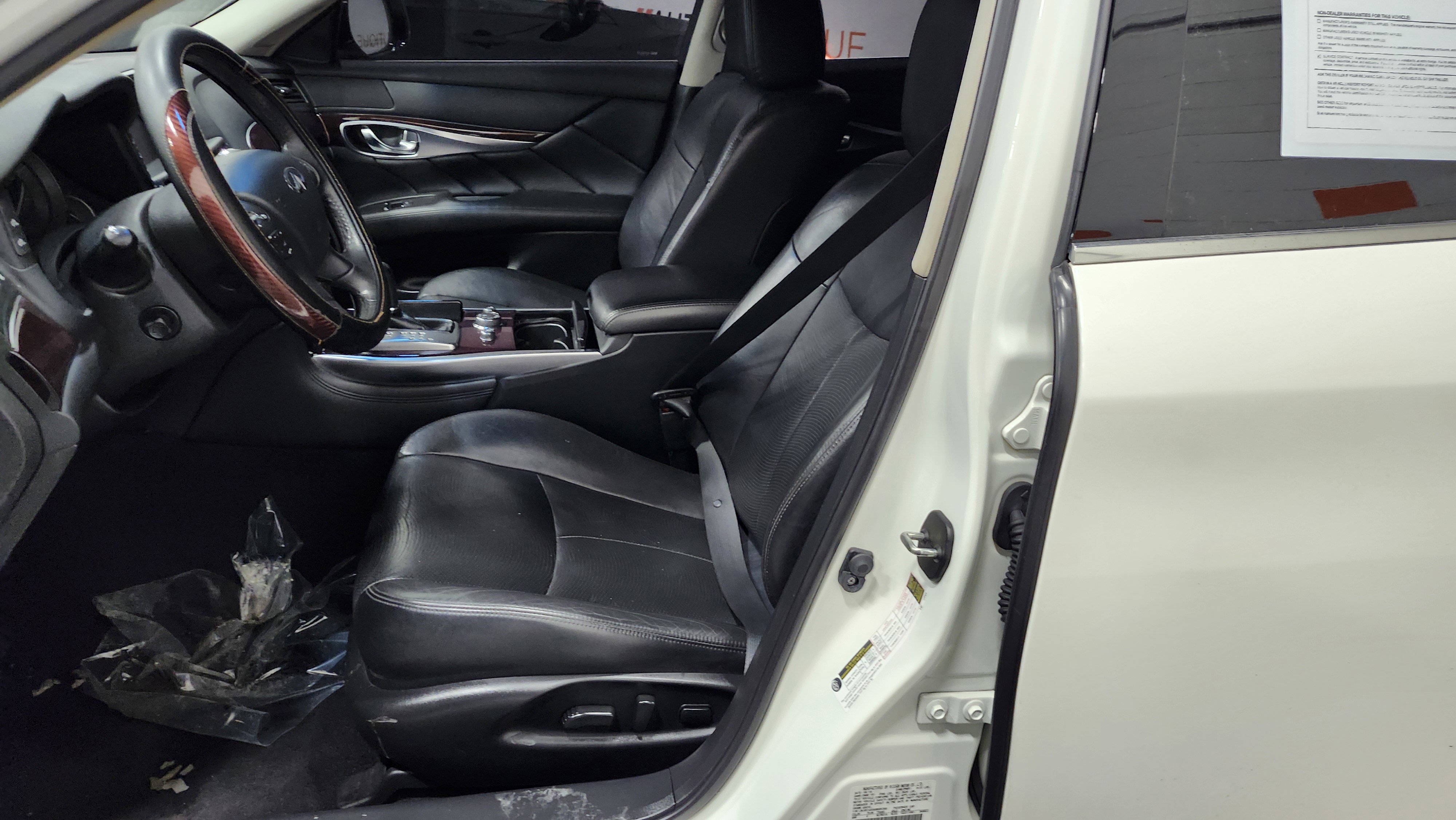 Used 2019 INFINITI Q70 Luxe image 24