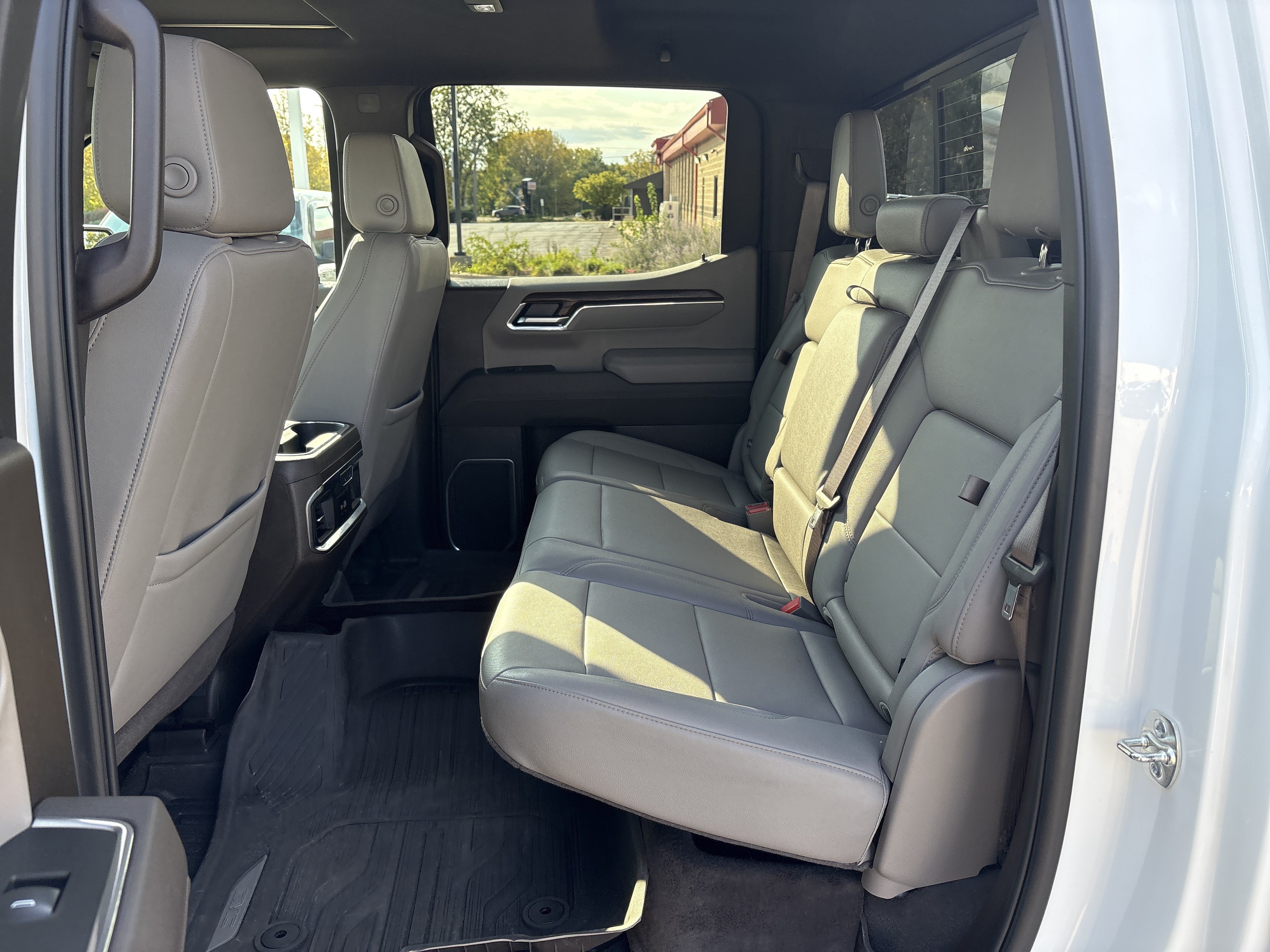Used 2025 GMC Sierra 1500 SLT w/ SLT Premium Plus Package AWD/4WD image 2