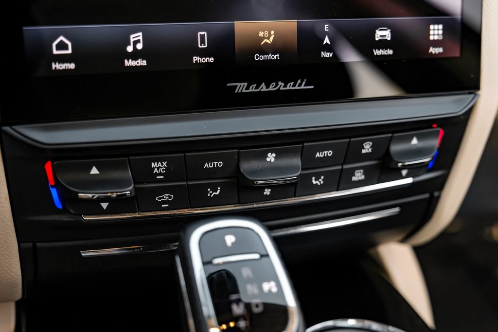 Used 2022 Maserati Quattroporte Modena RWD image 29