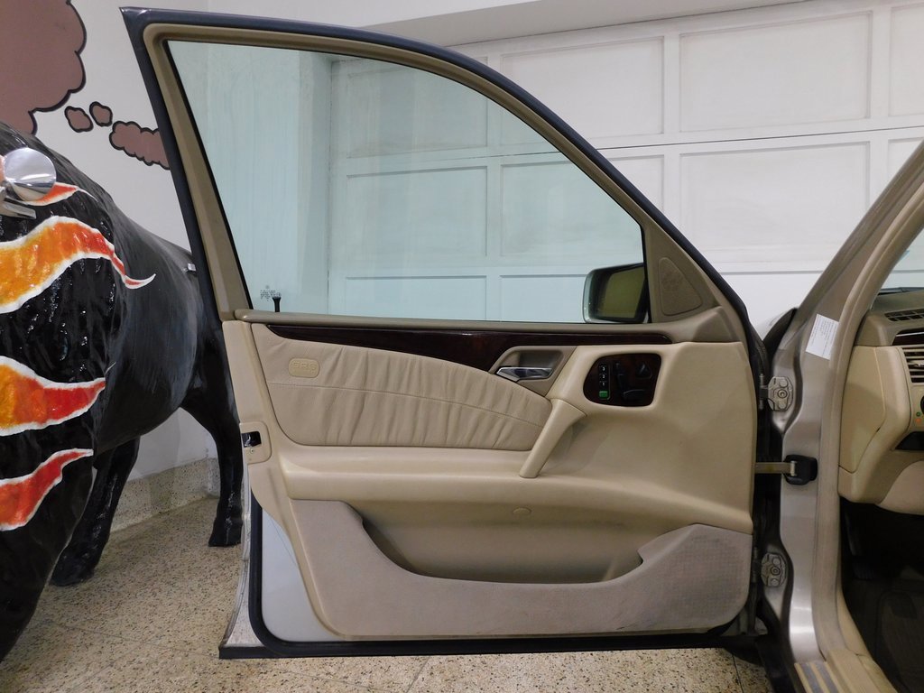 Used 1999 Mercedes-Benz E 320 4MATIC Sedan image 22