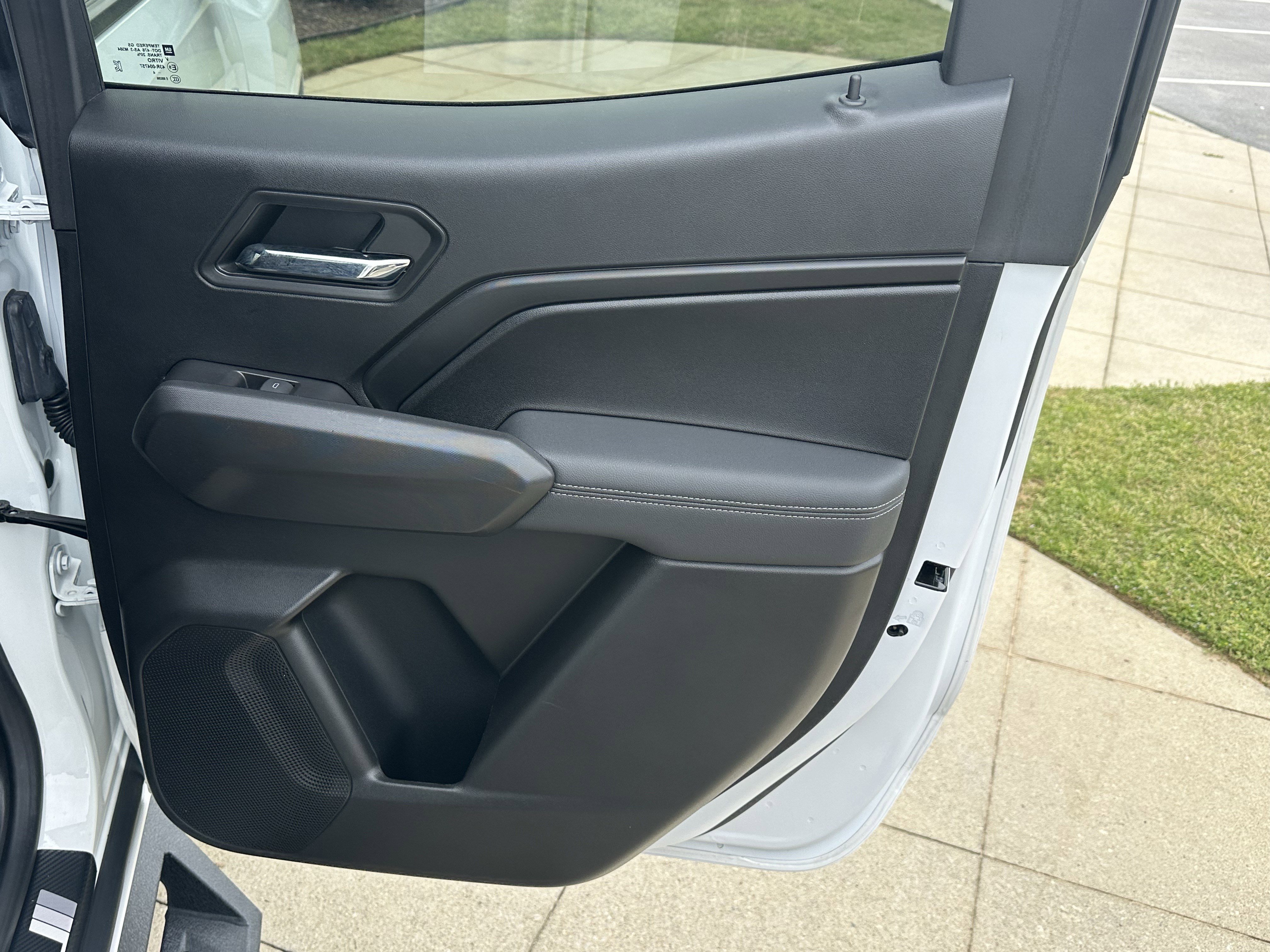 Used 2024 Chevrolet Colorado LT w/ LT Convenience Package III image 18