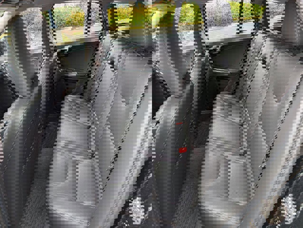 Used 2015 Volvo V60 T5 Platinum image 11