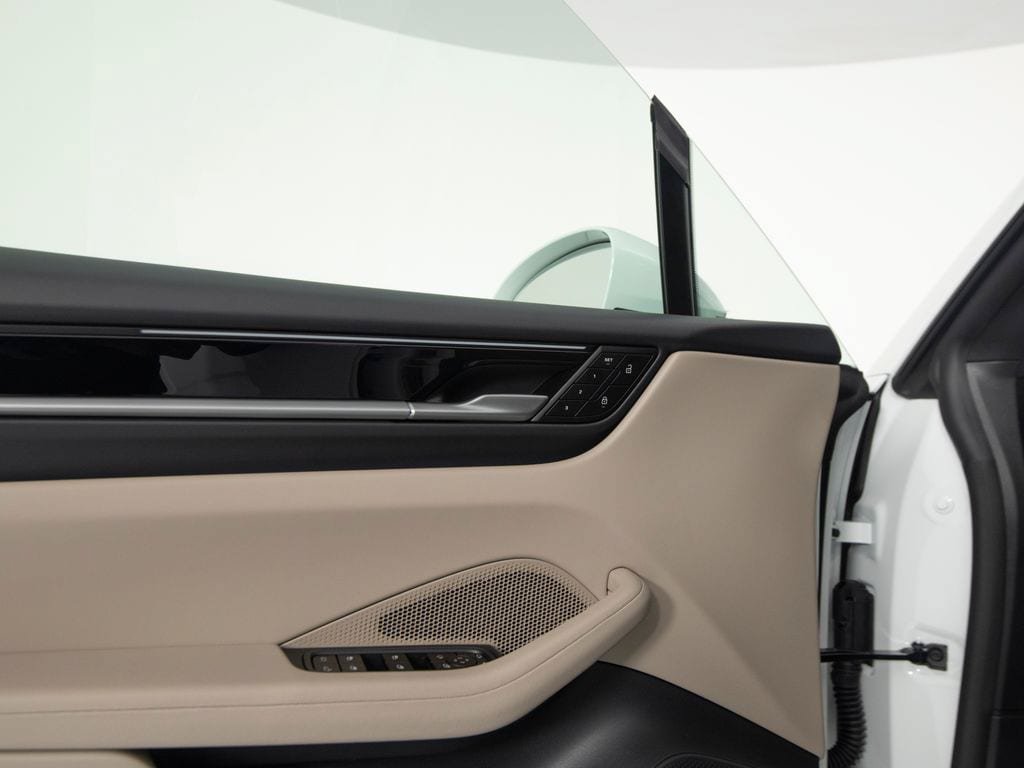 New 2026 Porsche Macan 4 Electric AWD/4WD image 19