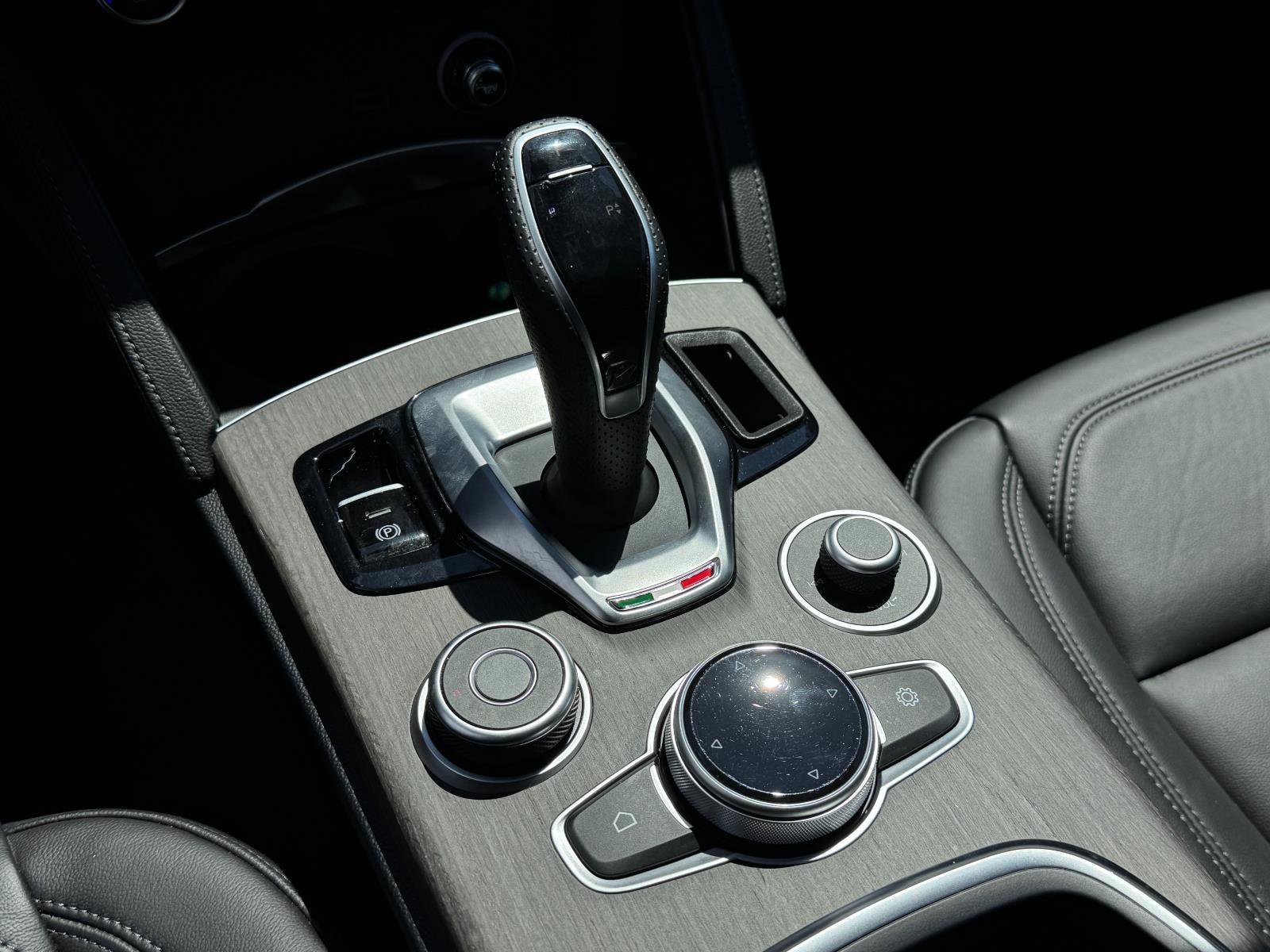 Used 2022 Alfa Romeo Stelvio Ti image 21