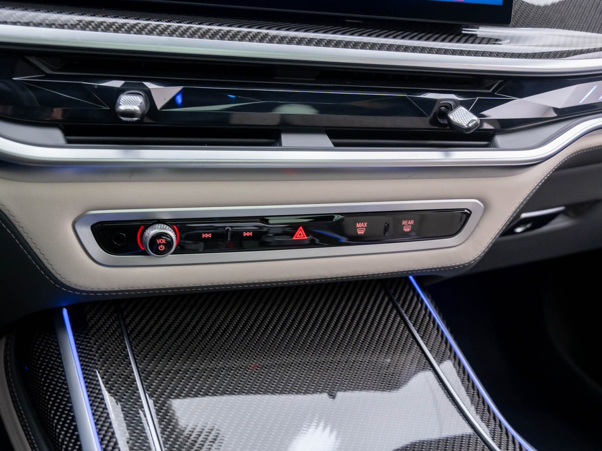 Certified 2025 BMW X7 M60i image 30