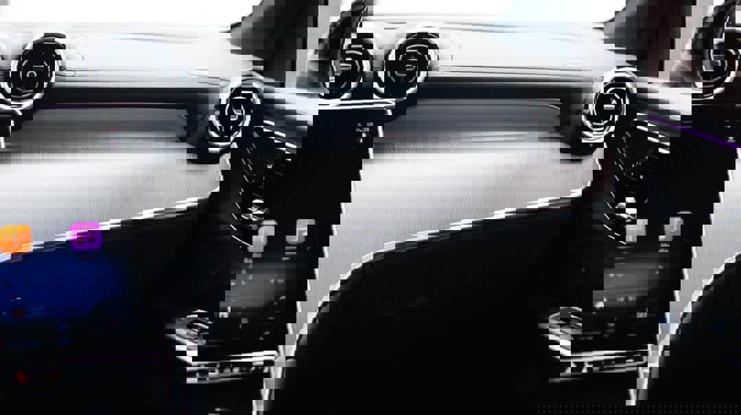 Certified 2025 Mercedes-Benz GLC 300 4MATIC image 35