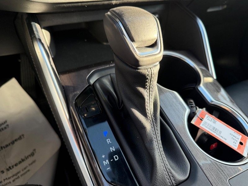 Used 2023 Toyota Highlander Platinum image 28