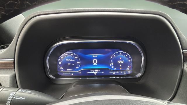 Used 2024 Chevrolet Suburban LT image 15