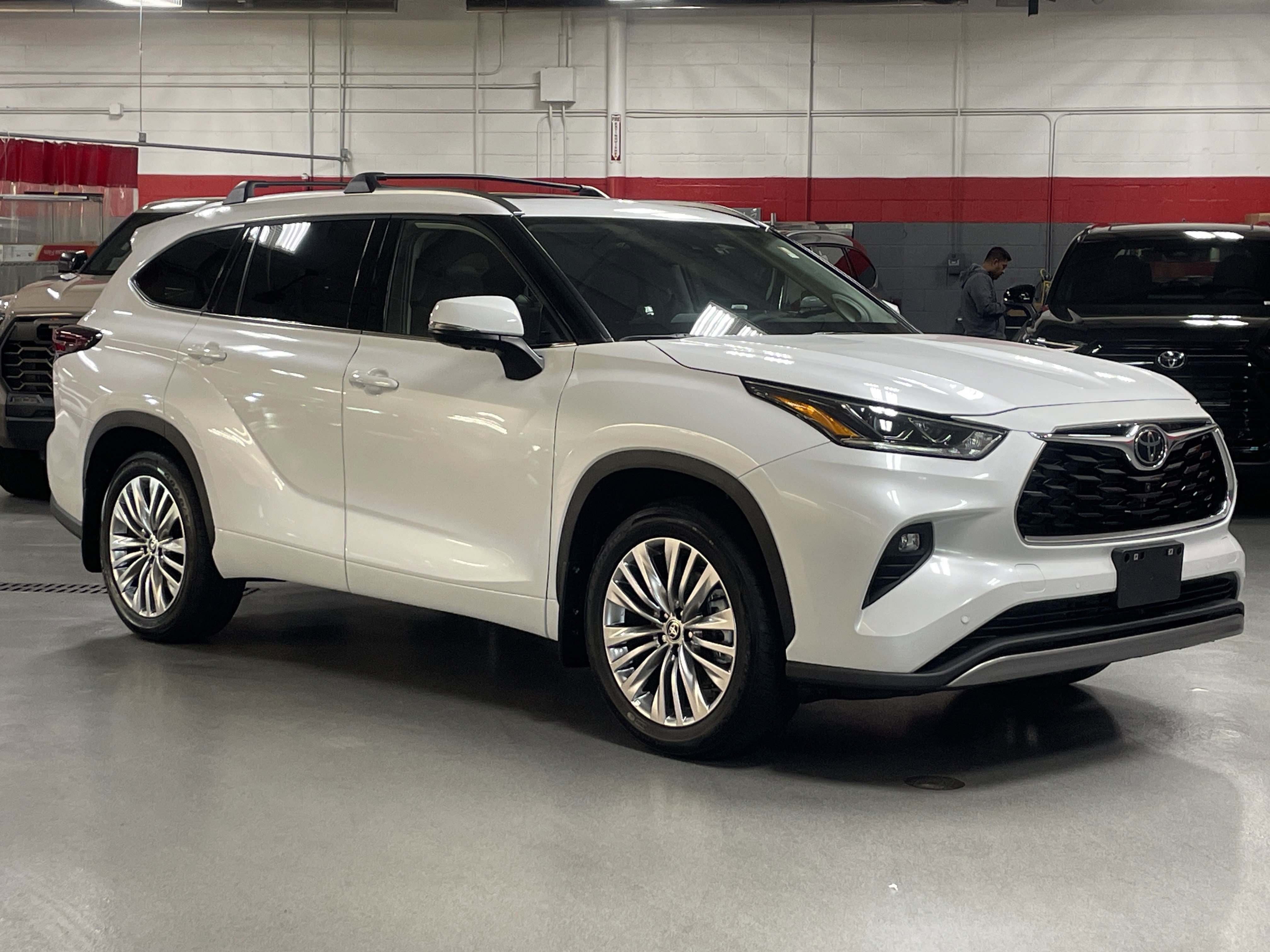 Certified 2025 Toyota Highlander Platinum video 2