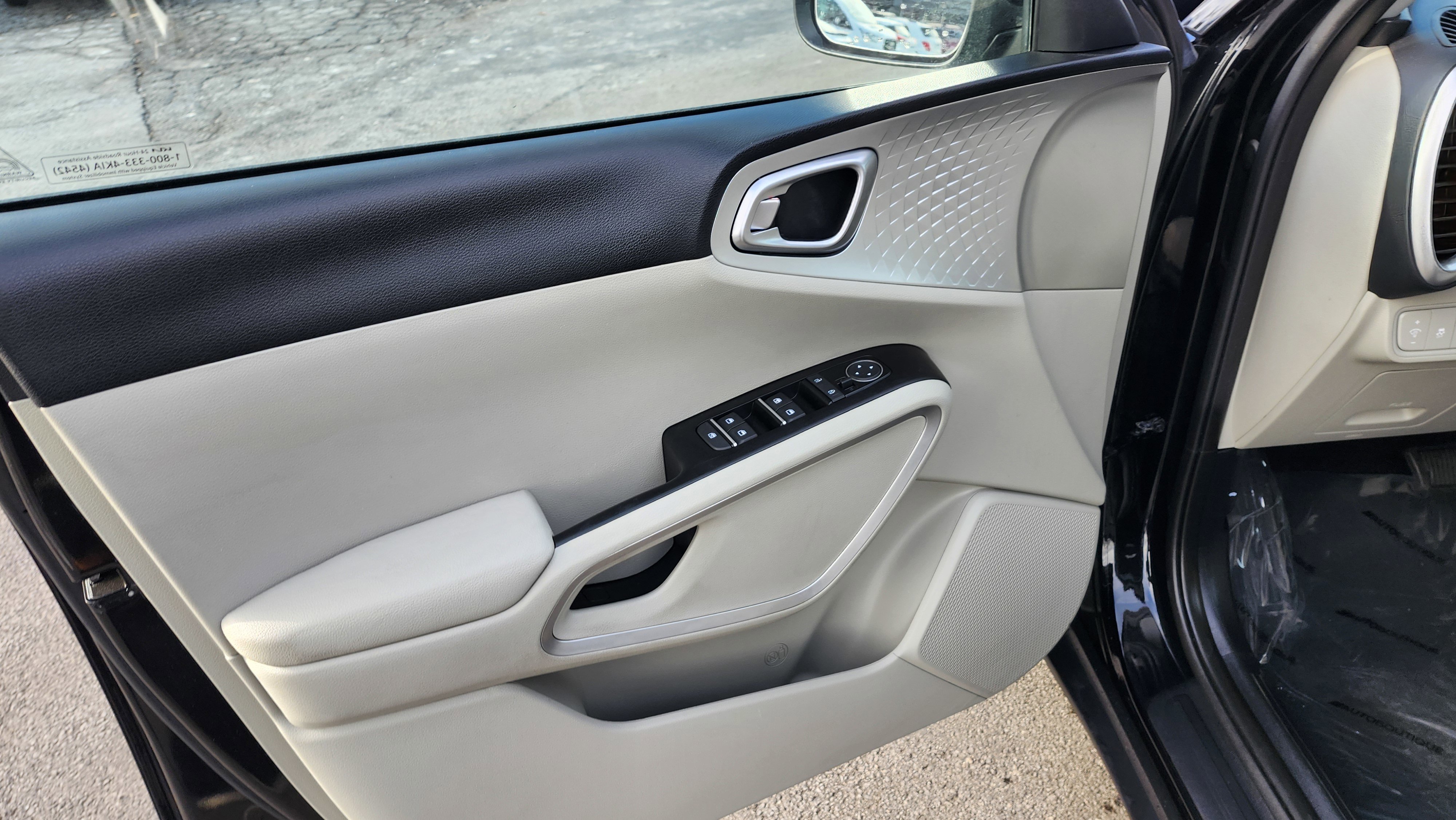 Used 2024 Kia Soul LX image 22