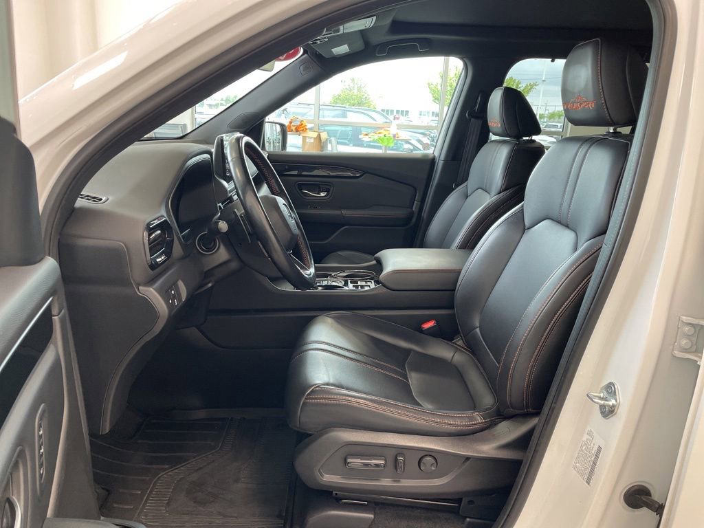 Used 2023 Honda Pilot TrailSport image 8