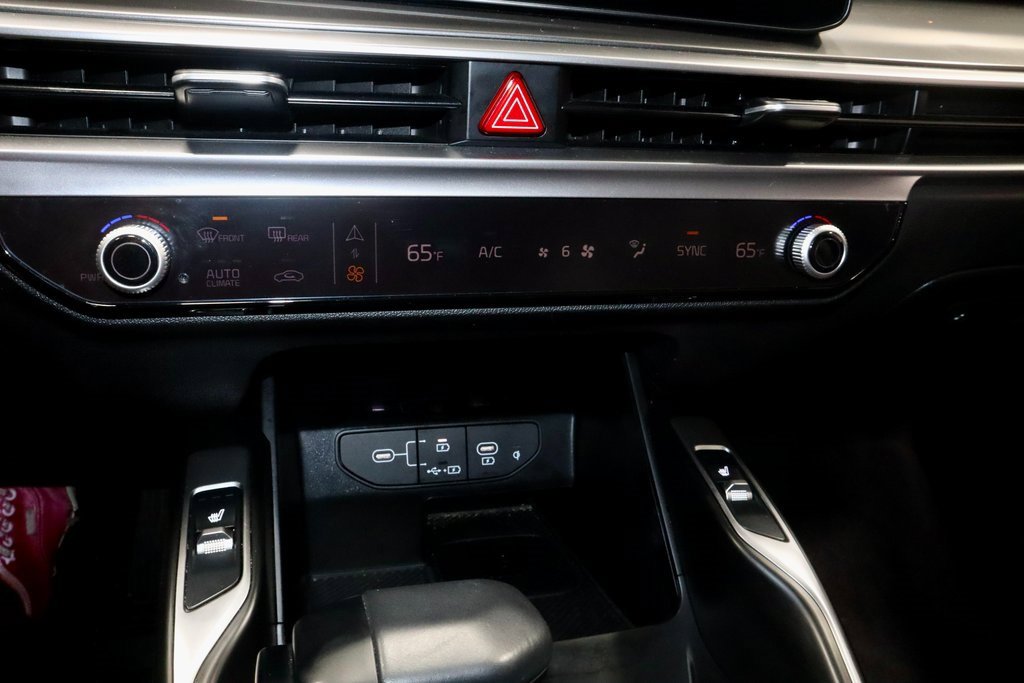 Used 2024 Kia Sorento S image 32