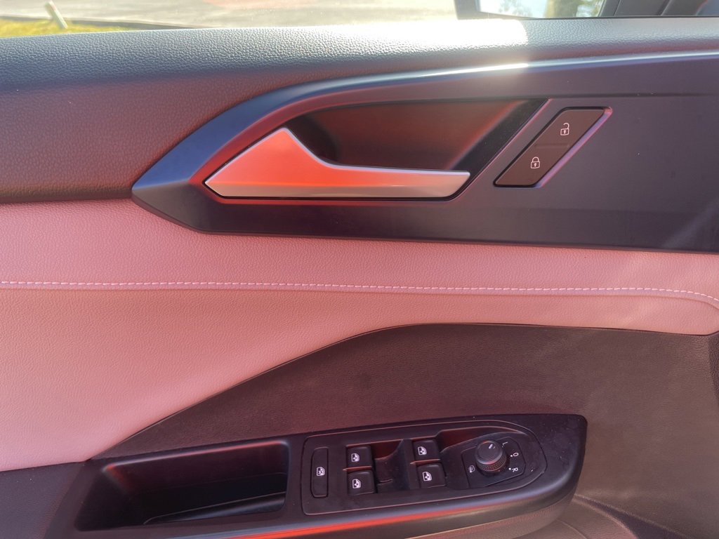 Used 2024 Volkswagen Taos SE image 17