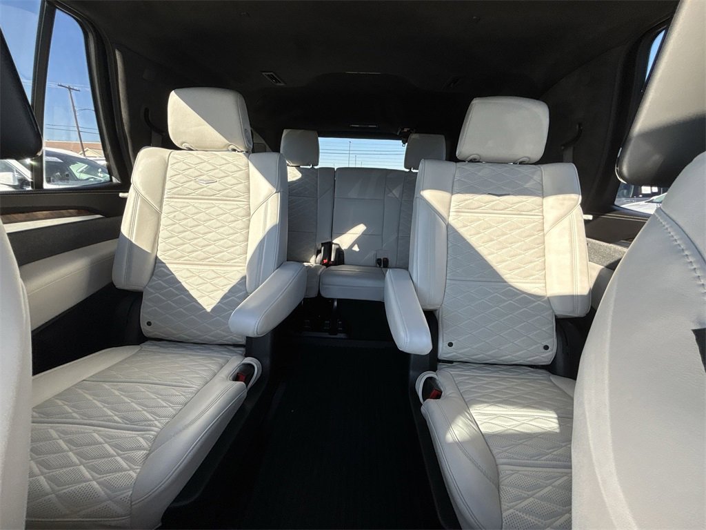 Used 2025 Cadillac Escalade Premium Luxury Platinum image 29