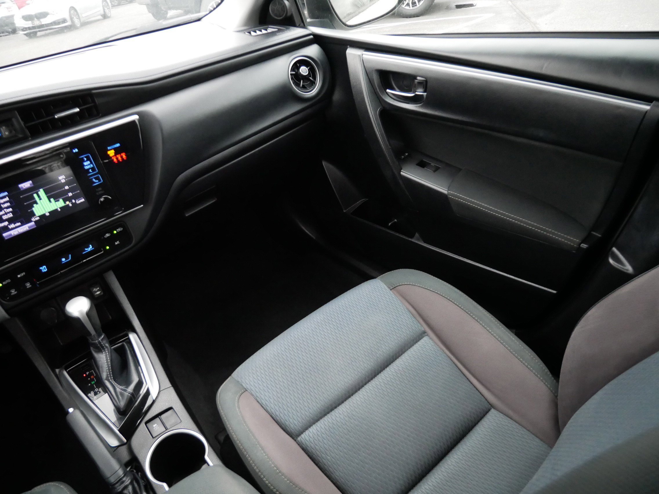 Used 2019 Toyota Corolla LE FWD image 11