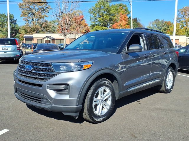 Used 2021 Ford Explorer XLT AWD/4WD image 2