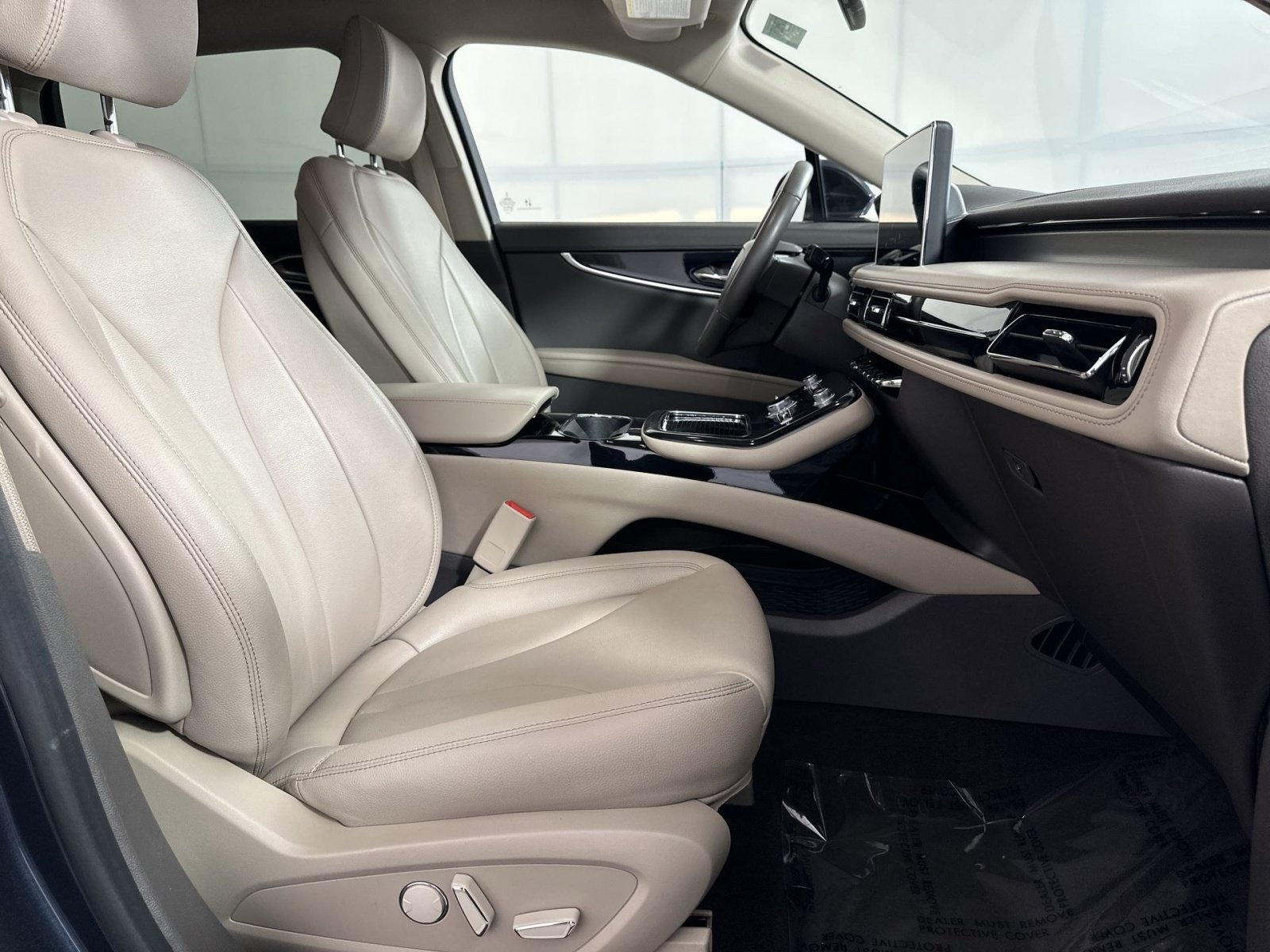 Used 2023 Lincoln Nautilus AWD w/ Premium Package image 26