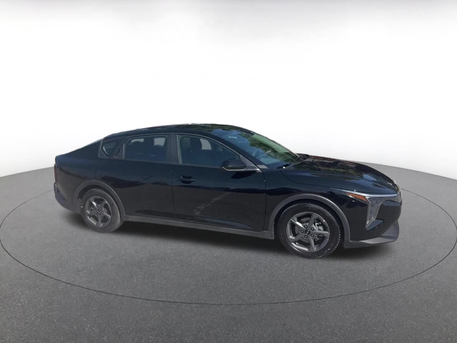 Used 2025 Kia K4 FWD image 2
