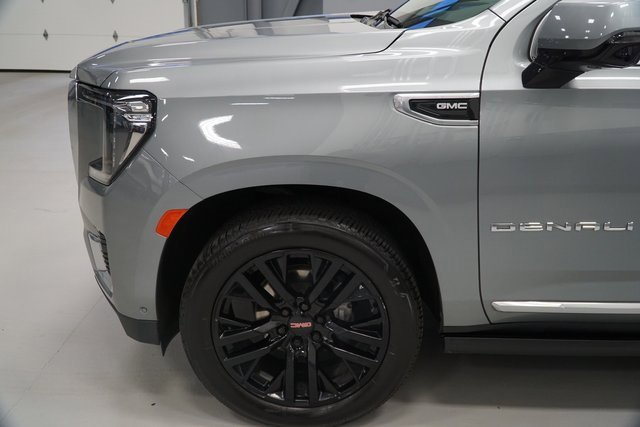 Used 2023 GMC Yukon Denali w/ Advanced Technology Package image 11
