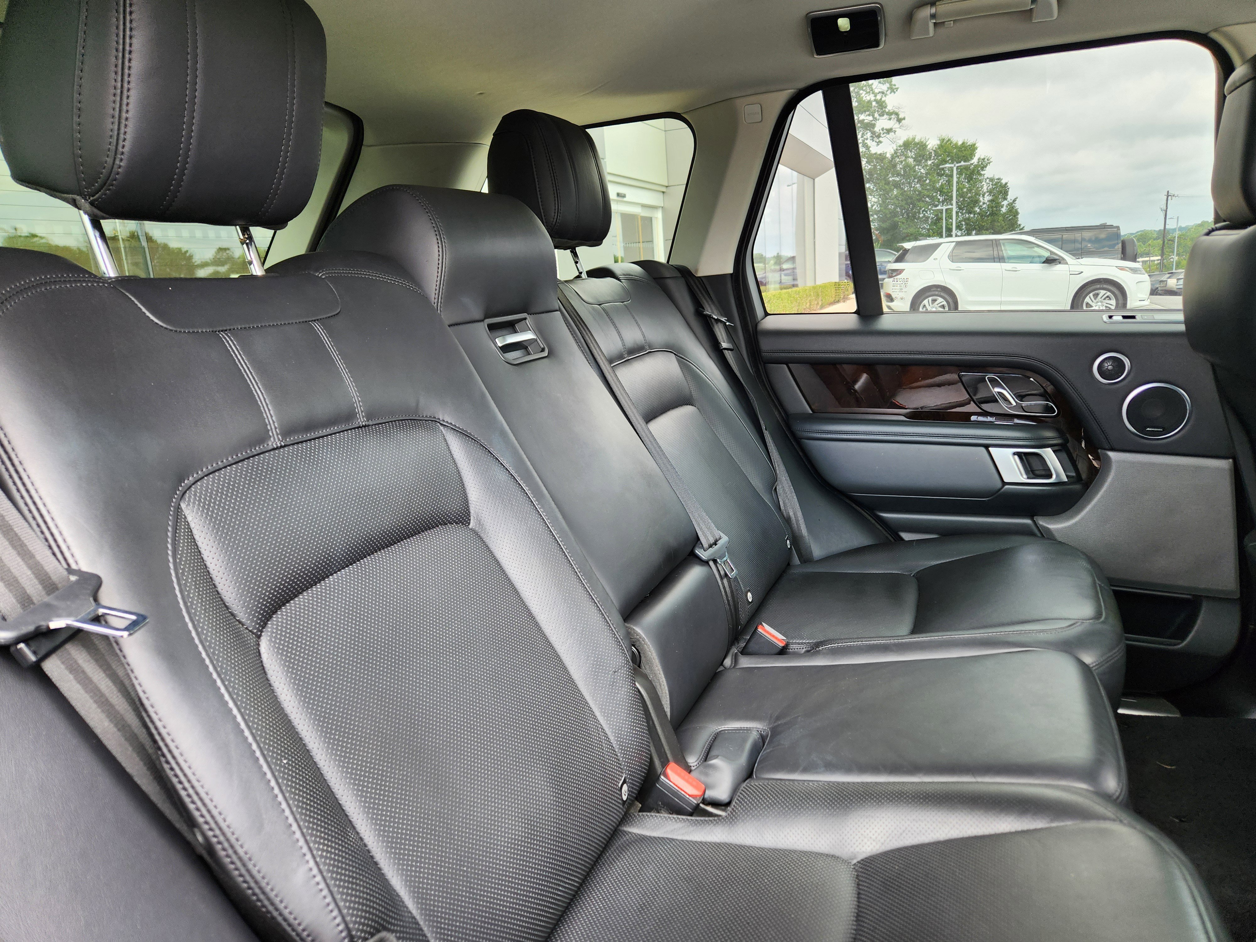 Used 2020 Land Rover Range Rover HSE image 15