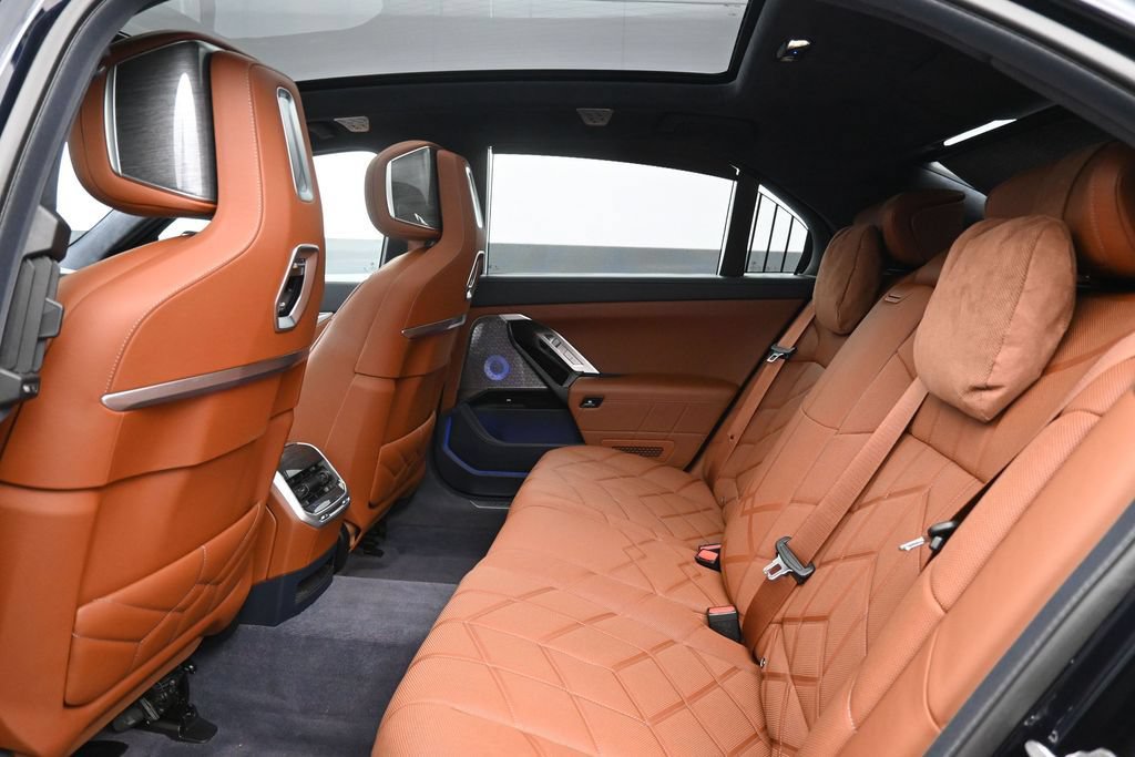 Used 2023 BMW 760i xDrive w/ Luxury Rear Seating Package AWD/4WD image 22