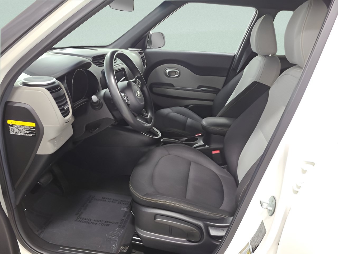 Used 2014 Kia Soul + FWD image 15