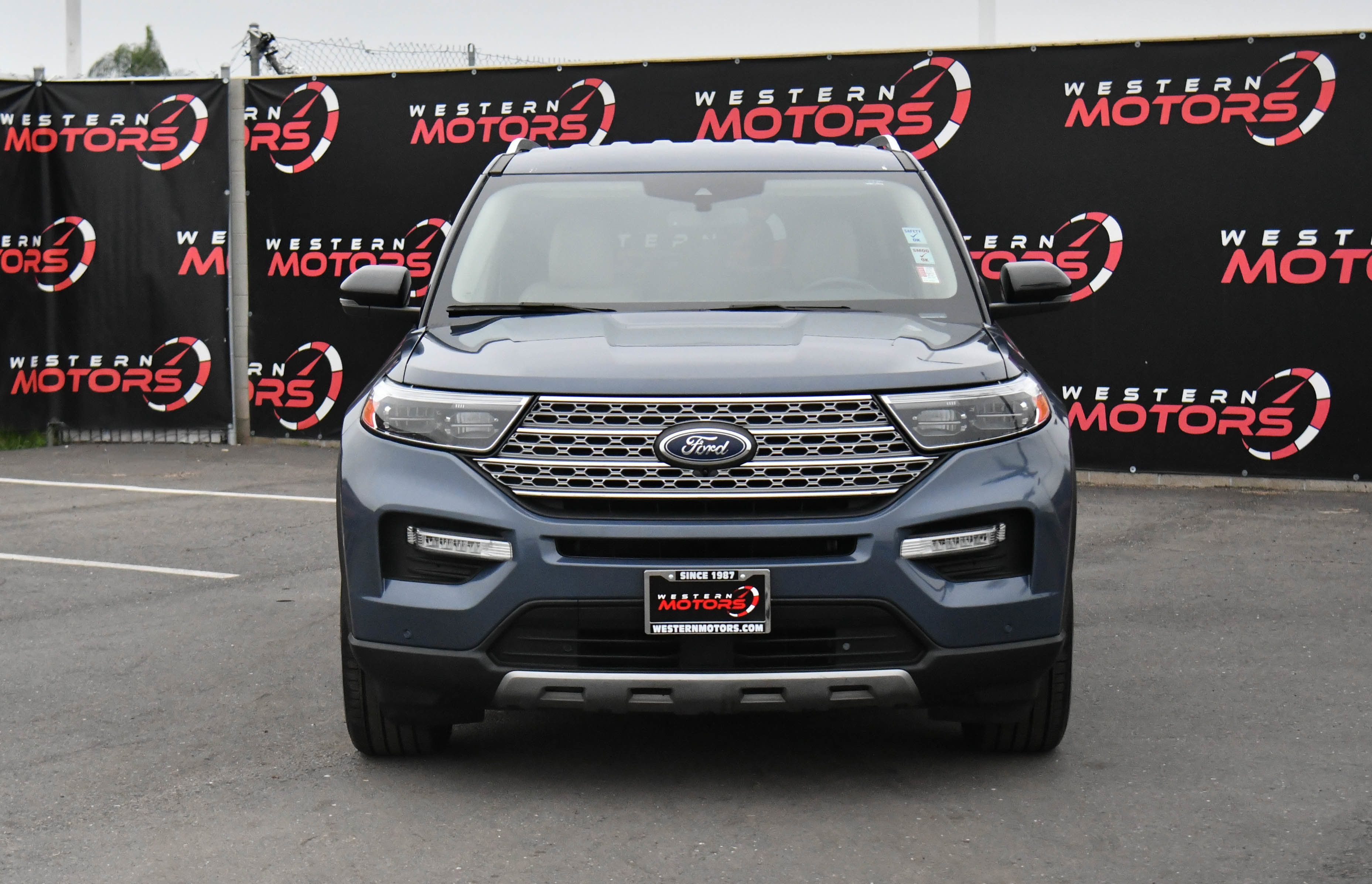 Used 2021 Ford Explorer Limited w/ Equipment Group 301A image 2