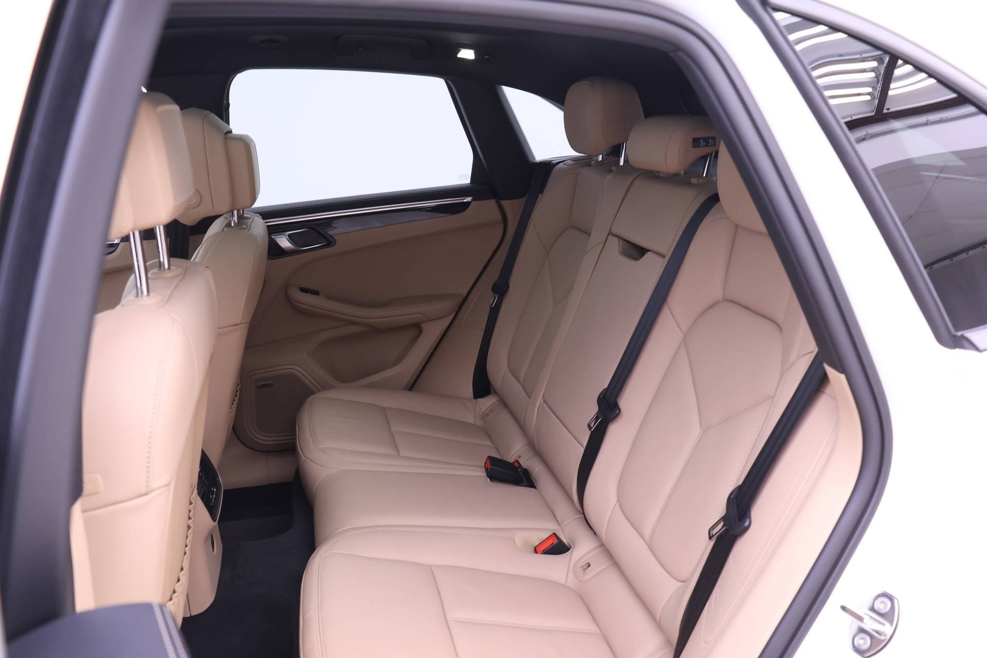 Used 2025 Porsche Macan image 19