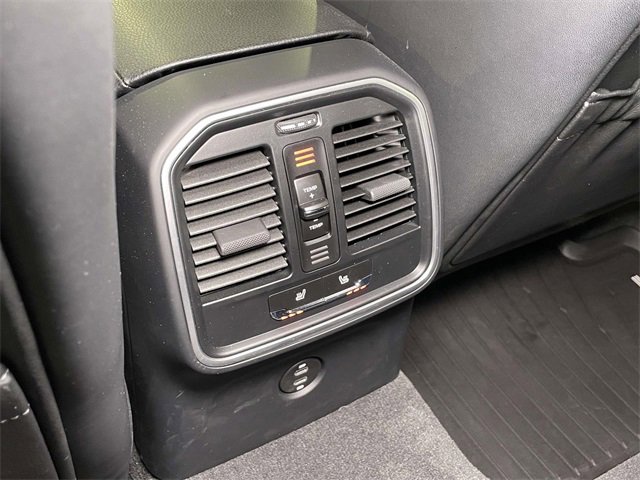 Used 2025 Porsche Macan image 25