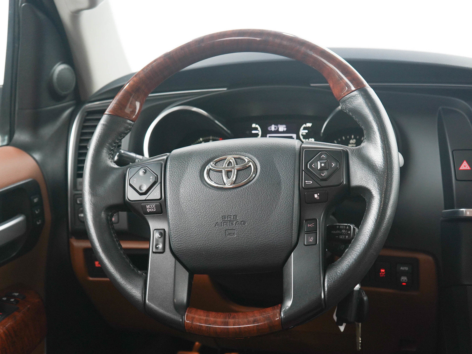 Used 2019 Toyota Sequoia Platinum AWD/4WD image 23