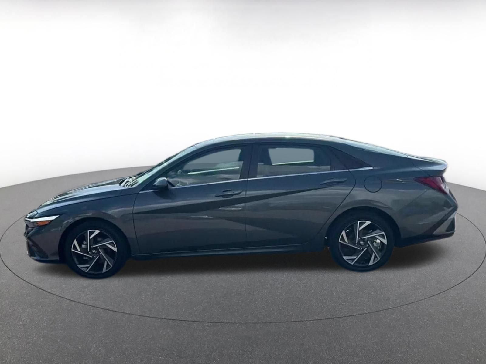 Used 2025 Hyundai Elantra SEL FWD image 9