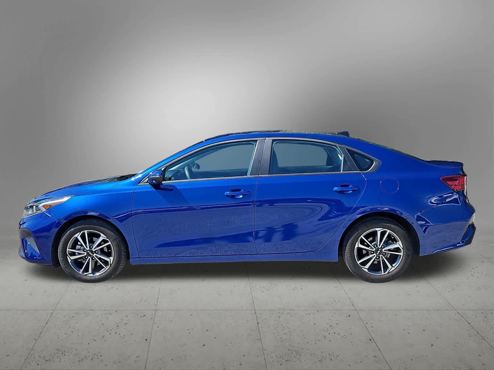 Used 2023 Kia Forte LXS w/ LXS Technology Package FWD image 3